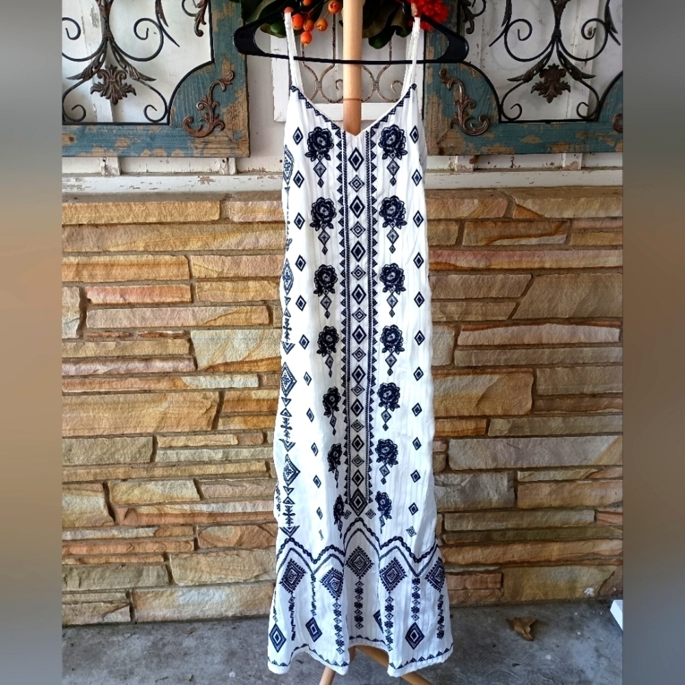 Savanna Jane Anthropologie Embroidered White Dress_Small